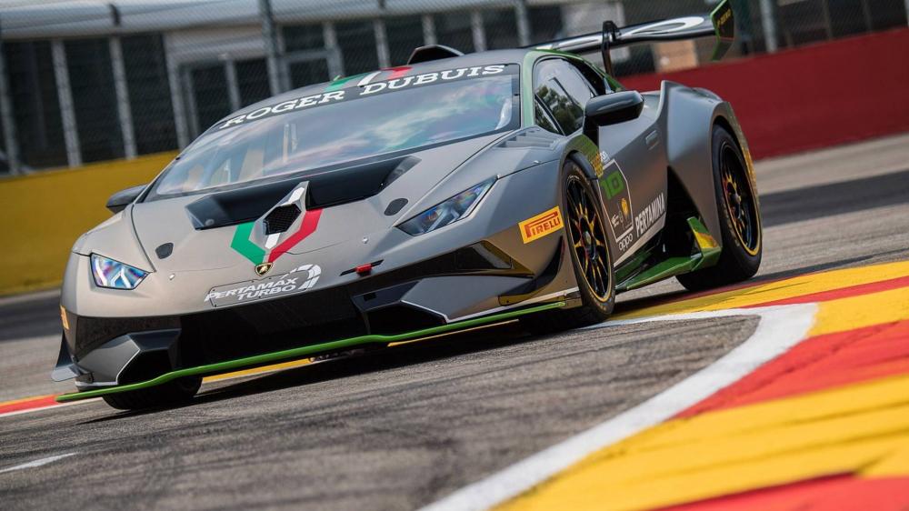 Ngoại hình Lamborghini Huracan Super Trofeo Evo 10th Edition không khác gì với mẫu xe đua Huracan Super Trofeo Evo