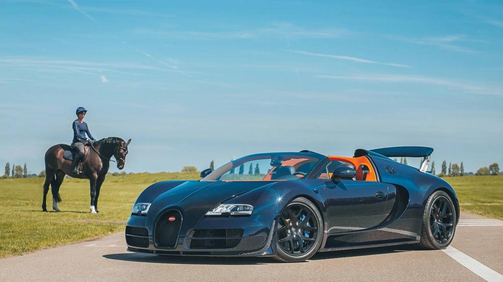 Và Bugatti Veyron Grand Sport Vitesse với bộ áo carbon xanh và đen đang được đại lý siêu xe nổi tiếng H.R. Owen ở London rao bán Và Bugatti Veyron Grand Sport Vitesse với bộ áo carbon xanh và đen đang được đại lý siêu xe nổi tiếng H.R. Owen ở London rao bán