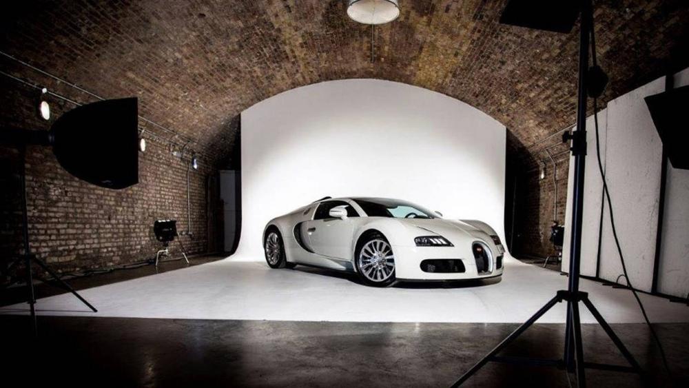 Bugatti Veyron Grand Sport mang bộ áo màu trắng Bugatti Veyron Grand Sport mang bộ áo màu trắng