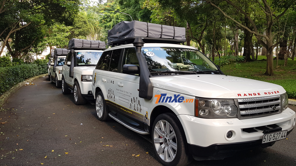 Dàn xe Range Rover của Chủ tịch Trung Nguyên tham dự hành trình từ trái tim đều được độ ống thở Safari