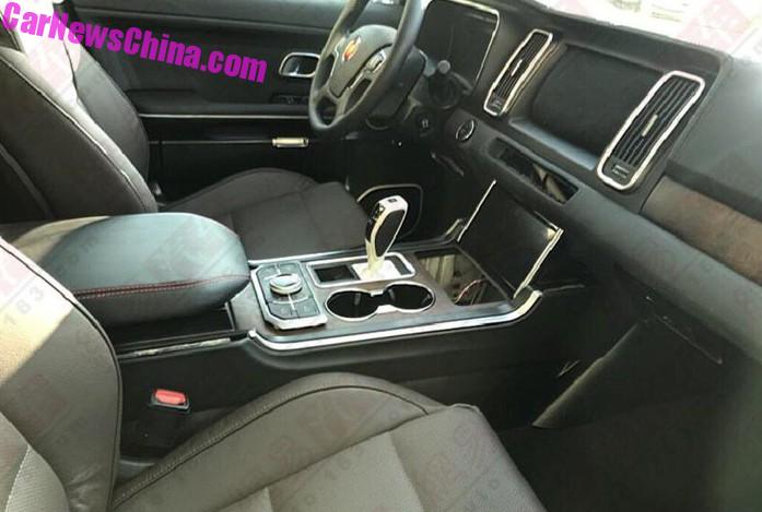 Cần số màu trắng kỳ lạ trong chiếc Hồng Kỳ HS7 thử nghiệm Cần số màu trắng kỳ lạ trong chiếc Hồng Kỳ HS7 thử nghiệm