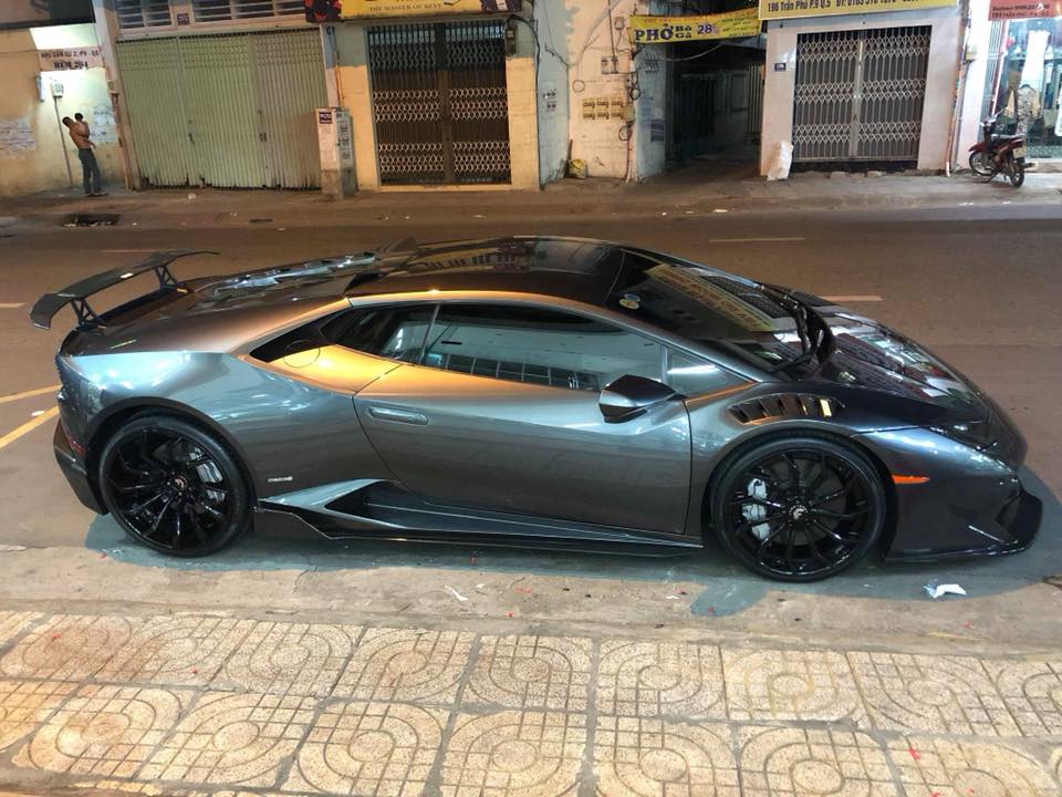Siêu xe Lamborghini Huracan LP610-4 màu xám tiếp tục được chủ nhân thực hiện một dự án khác của hãng độ Vorsteiner mang tên gọi Novara Edizione 