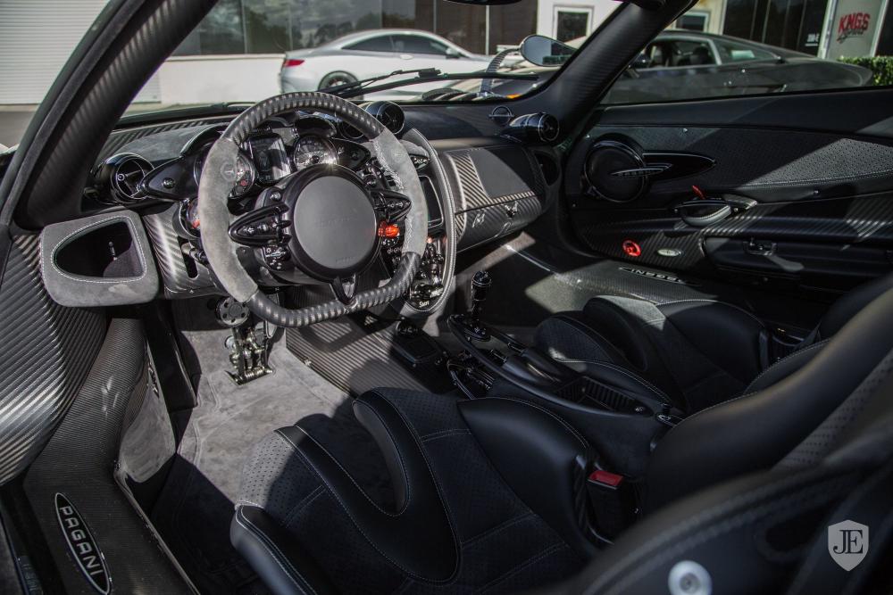 Đây là nội thất siêu xe Pagani Huayra BC đang được rao bán