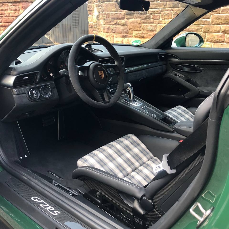 Nếu có yêu cầu từ chủ nhân hãng Porsche mới lắp điều hoà cho 911 GT2 RS Nếu có yêu cầu từ chủ nhân hãng Porsche mới lắp điều hoà cho 911 GT2 RS