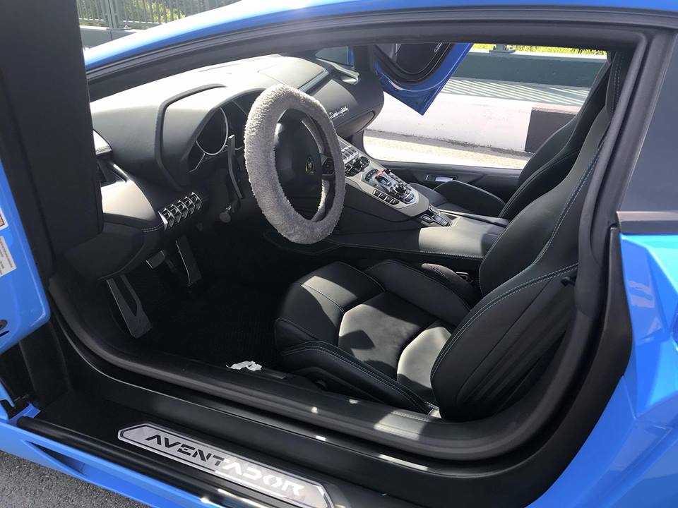 Nội thất siêu xe Lamborghini Aventador LP700-4 khoác áo dải thiên hà không có gì thay đổi so với lúc mới về nước Nội thất siêu xe Lamborghini Aventador LP700-4 khoác áo dải thiên hà không có gì thay đổi so với lúc mới về nước