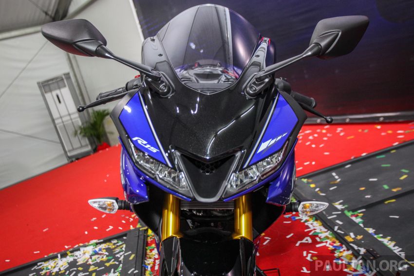 Đầu xe Yamaha R15 2018 có thiết kế thể thao và gọn gàng Đầu xe Yamaha R15 2018 có thiết kế thể thao và gọn gàng