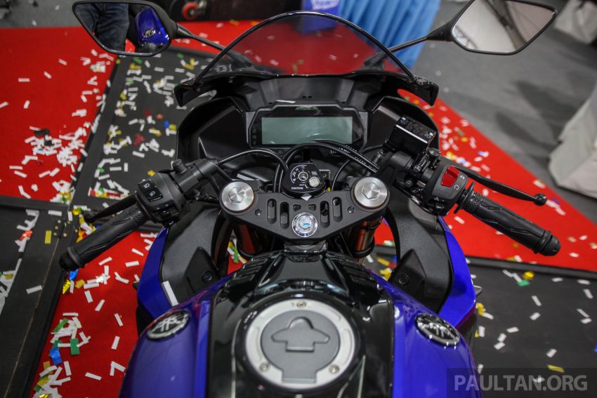 Tay lái clip-on và đồng hồ kỹ thuật số Tay lái clip-on và đồng hồ kỹ thuật số