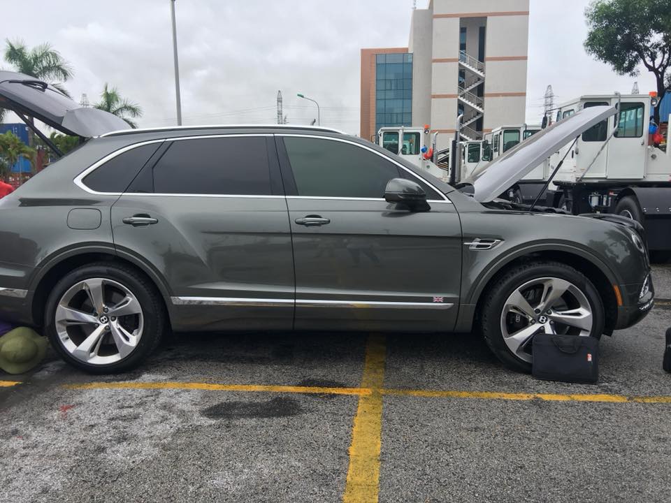 SUV siêu đắt đỏ Bentley Bentayga mới được khui công tại cảng Đình Vũ, Hải Phòng