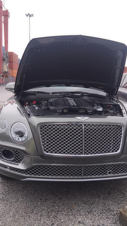 SUV siêu đắt đỏ Bentley Bentayga tiếp tục được đưa về nước