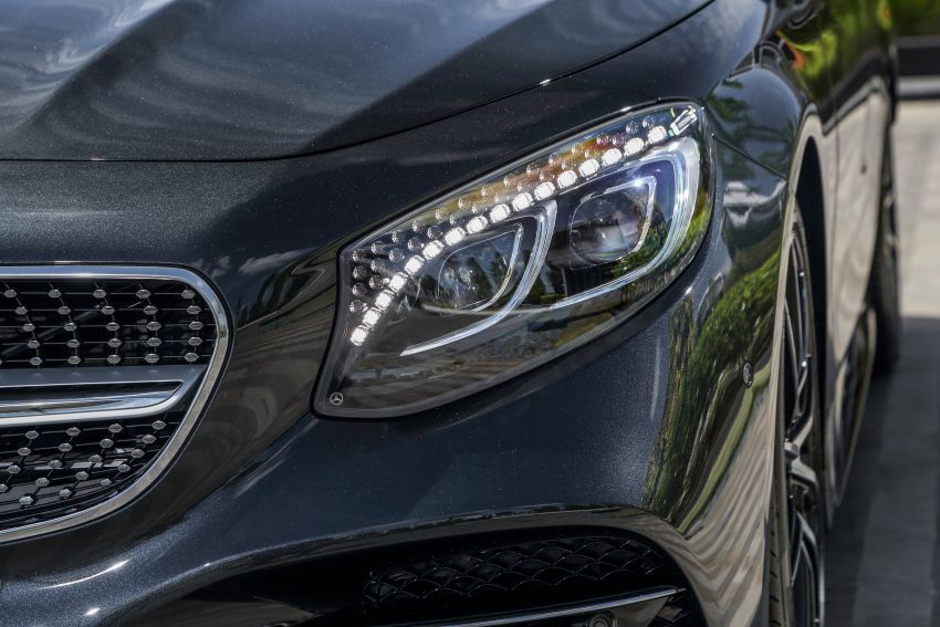 Đèn pha của Mercedes-Benz S560 mui trần 2019 giữ nguyên thiết kế Đèn pha của Mercedes-Benz S560 mui trần 2019 giữ nguyên thiết kế