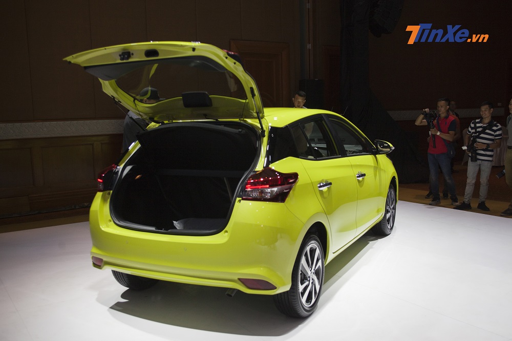 So sánh nhanh Toyota Yaris G 2018 và Honda Jazz RS 2018