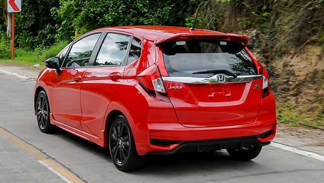 So sánh nhanh Toyota Yaris G 2018 và Honda Jazz RS 2018