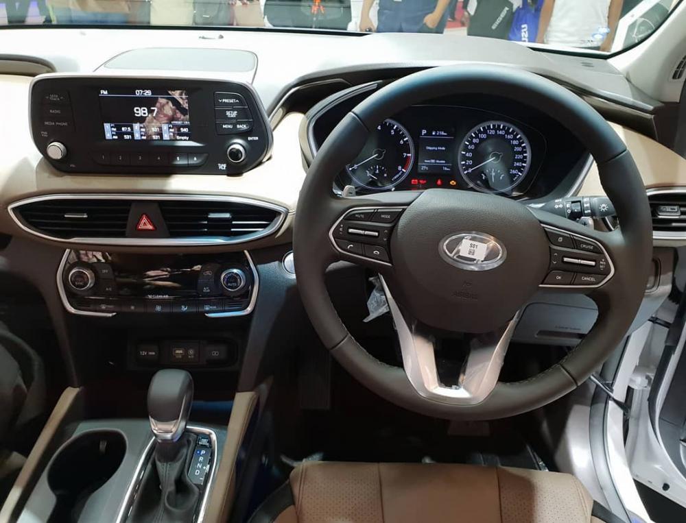 Cận cảnh vô lăng của Hyundai Santa Fe 2019