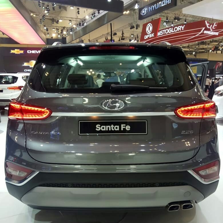 Cận cảnh thiết kế đuôi xe của Hyundai Santa Fe 2019