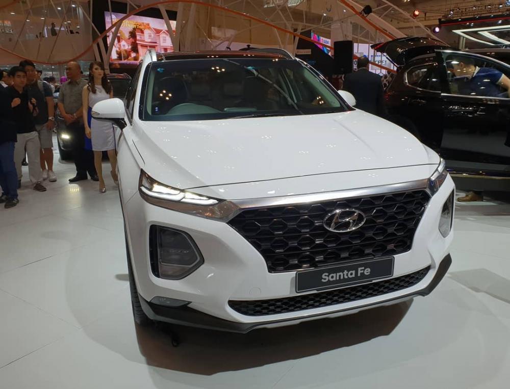 Cận cảnh thiết kế đầu xe của Hyundai Santa Fe 2019