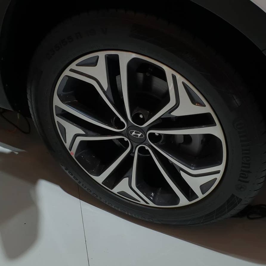 Cận cảnh bộ vành của Hyundai Santa Fe 2019 bản XG