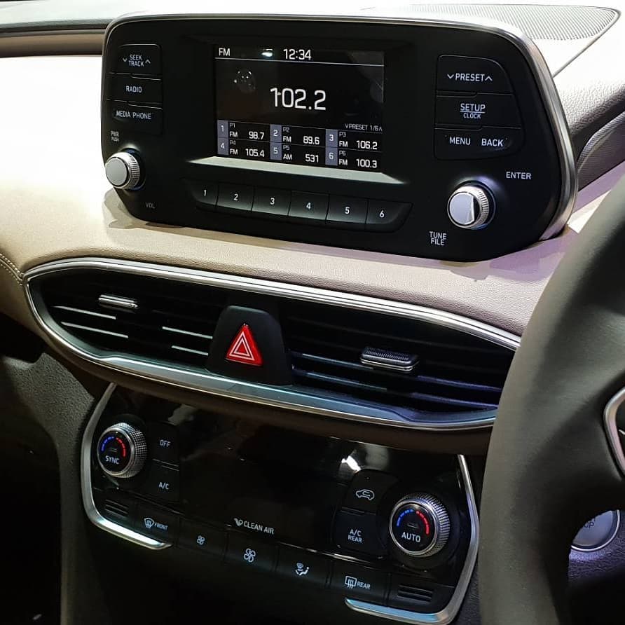 Màn hình trung tâm của Hyundai Santa Fe 2019