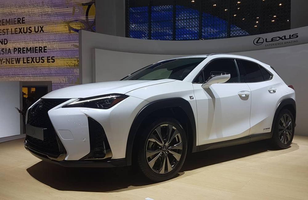 Lexus UX 2019 được phát triển dựa trên cơ sở gầm bệ của Toyota C-HR