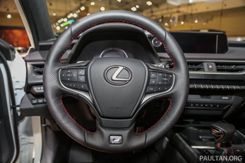 Vô lăng F Sport của Lexus UX 2019