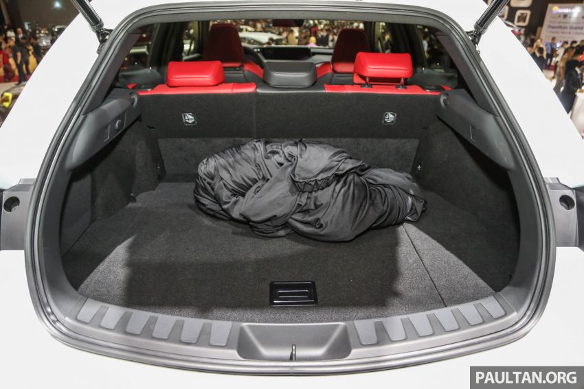 Khoang hành lý của Lexus UX 2019