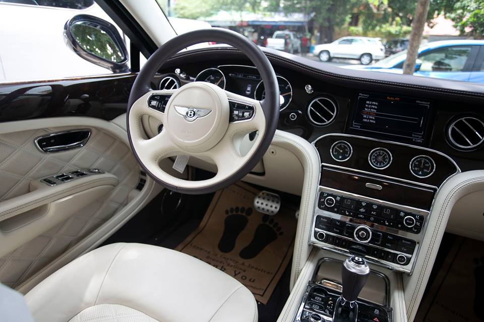 Thị trường xe siêu sang tại Campuchia rất phát triển. Đây cũng là đất nước Đông Dương đầu tiên có sự phục vụ của chiếc Rolls-Royce Phantom thế hệ thứ 8