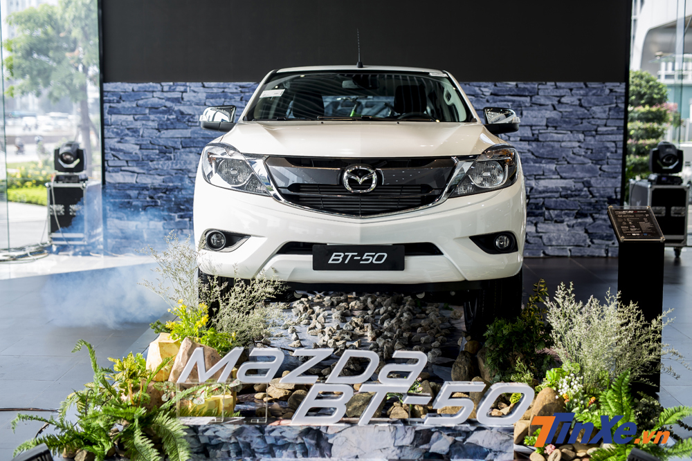 Mazda BT-50 2018 vẫn mang đậm những đường nét của ngôn ngữ thiết kế KODO.