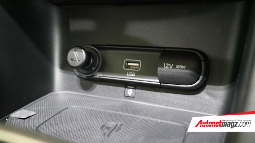 Cổng USB và ổ điện 12V của Kia Sportage 2019 Cổng USB và ổ điện 12V của Kia Sportage 2019
