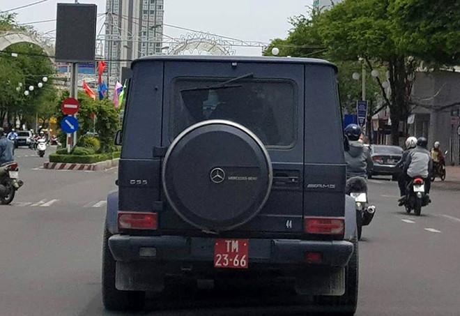 Chiếc Mercedes-Benz G55 AMG lúc còn mang biển kiểm soát quân đội lăn bánh trên đường phố Cần Thơ đã gây xôn xao cộng đồng mạng