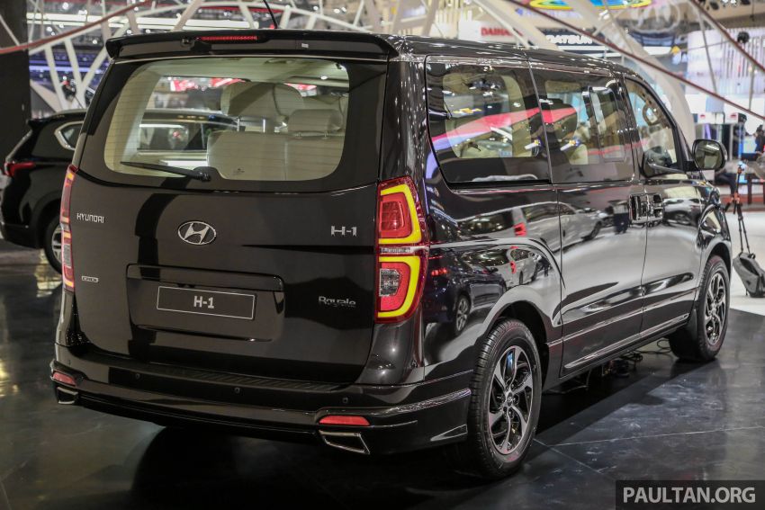 Phần đuôi Hyundai Grand Starex hầu như không có thay đổi đáng kể 