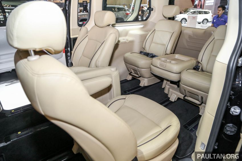 Hàng ghế thứ hai có thể quay ngược lại phía sau