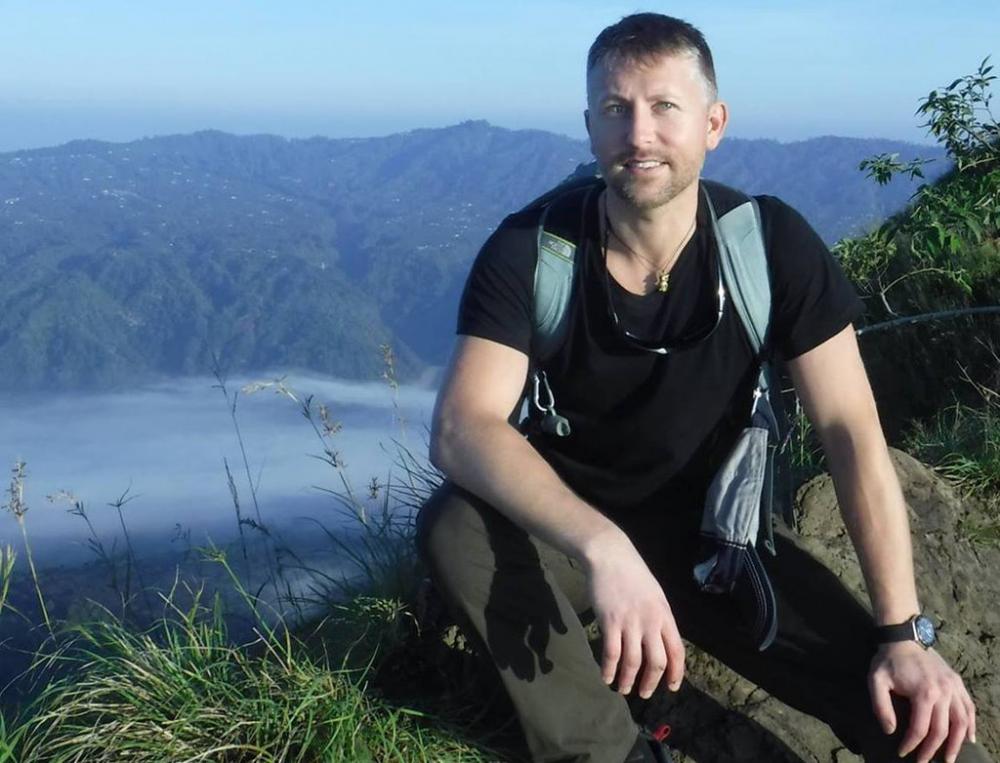 Chân dung anh Szabo, phó giám đốc bán hàng của một công ty nhỏ 