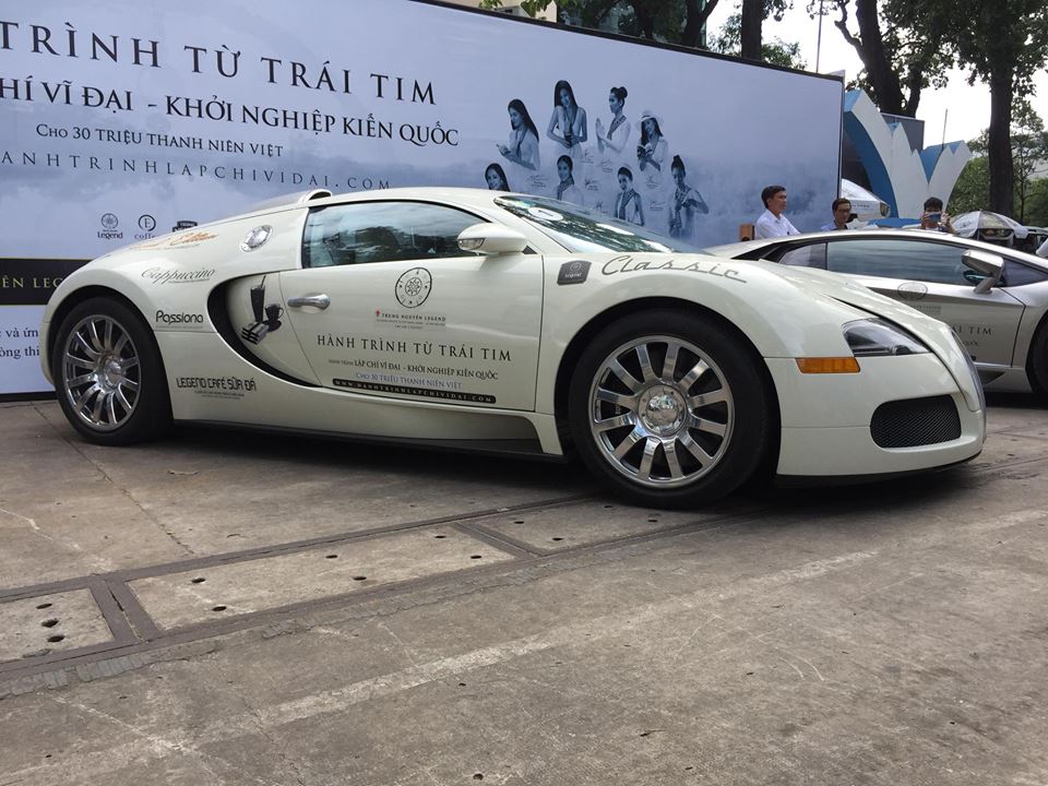 Bugatti Veyron sau hành trình xuyên Việt vẫn có mặc trong đội hình siêu xe trưng bày tại nhà văn hoá Thanh Niên vào cuối tuần vừa qua