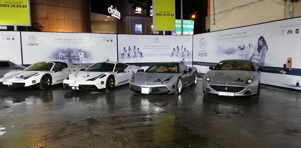 4 chiếc Ferrari đã tham dự vào hành trình siêu xe xuyên Việt của Trung Nguyên vừa qua cũng có mặt tại sự kiện ở nhà văn hoá Thanh Niên là 458 Spider, 458 Speciale 488 GTB và California T
