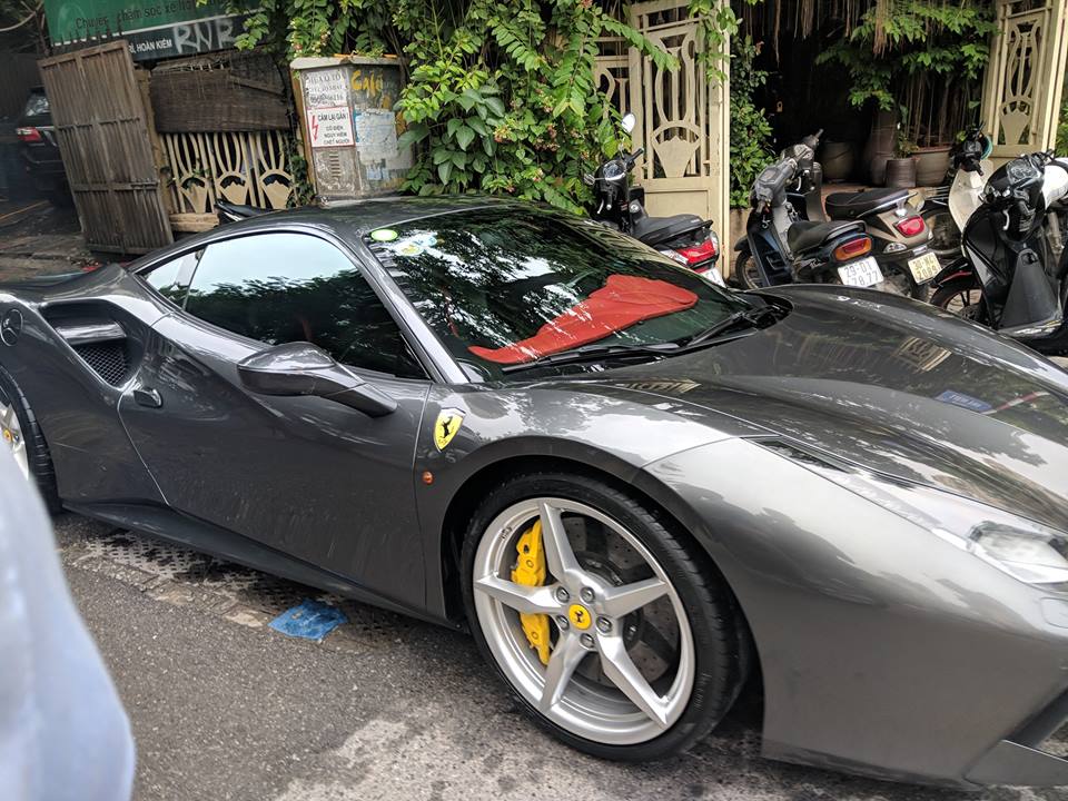 Việc bán đi siêu xe Ferrari 488 GTB màu xám khiến cư dân mạng nghi ngờ Cường Đô-la đang chuẩn bị tậu một siêu xe khủng khác Việc bán đi siêu xe Ferrari 488 GTB màu xám khiến cư dân mạng nghi ngờ Cường Đô-la đang chuẩn bị tậu một siêu xe khủng khác