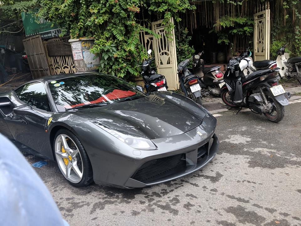 Sau chiếc Porsche 911 GT3 RS màu cam, Cường Đô-la đã bán thêm một siêu xe của mình ra Hà Nội. Sau chiếc Porsche 911 GT3 RS màu cam, Cường Đô-la đã bán thêm một siêu xe của mình ra Hà Nội.