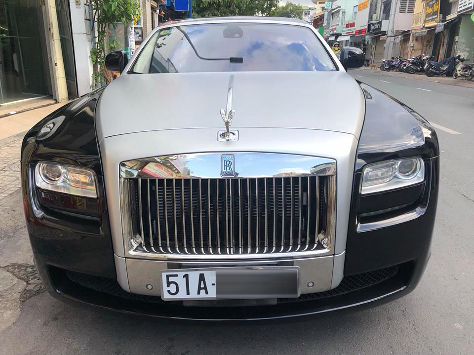 Rolls-Royce Ghost được định vị dưới mẫu xe siêu sang Phantom nên phù hợp hơn với các doanh nhân trẻ tuổi cũng như các tiểu thư Rolls-Royce Ghost được định vị dưới mẫu xe siêu sang Phantom nên phù hợp hơn với các doanh nhân trẻ tuổi cũng như các tiểu thư