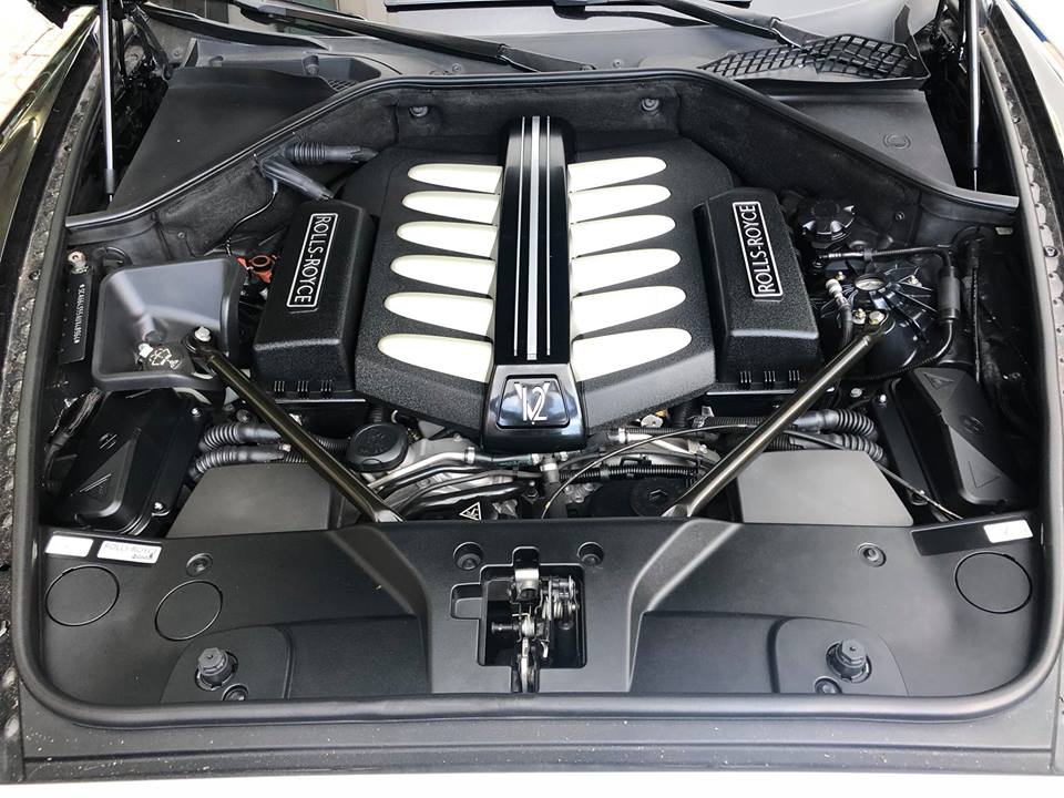 Rolls-Royce Ghost được trang bị động cơ V12, dung tích 6,6 lít,