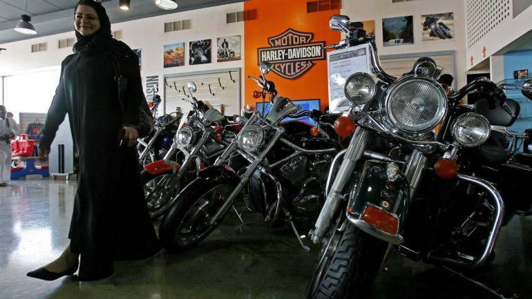 Phụ nữ Ả Rập thành lập hội chơi xe Harley với tên gọi “Ladies of Riyadh” Phụ nữ Ả Rập thành lập hội chơi xe Harley với tên gọi “Ladies of Riyadh”