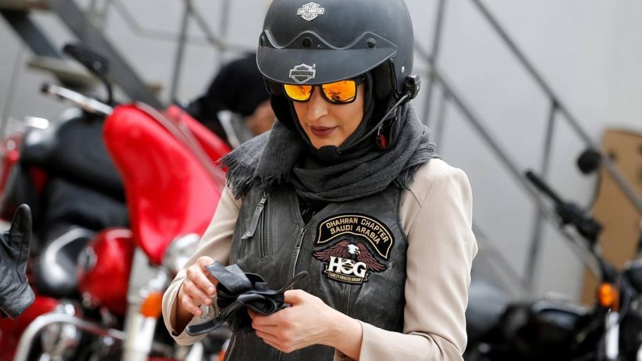 Phụ nữ Ả Rập thành lập hội chơi xe Harley với tên gọi “Ladies of Riyadh” Phụ nữ Ả Rập thành lập hội chơi xe Harley với tên gọi “Ladies of Riyadh”
