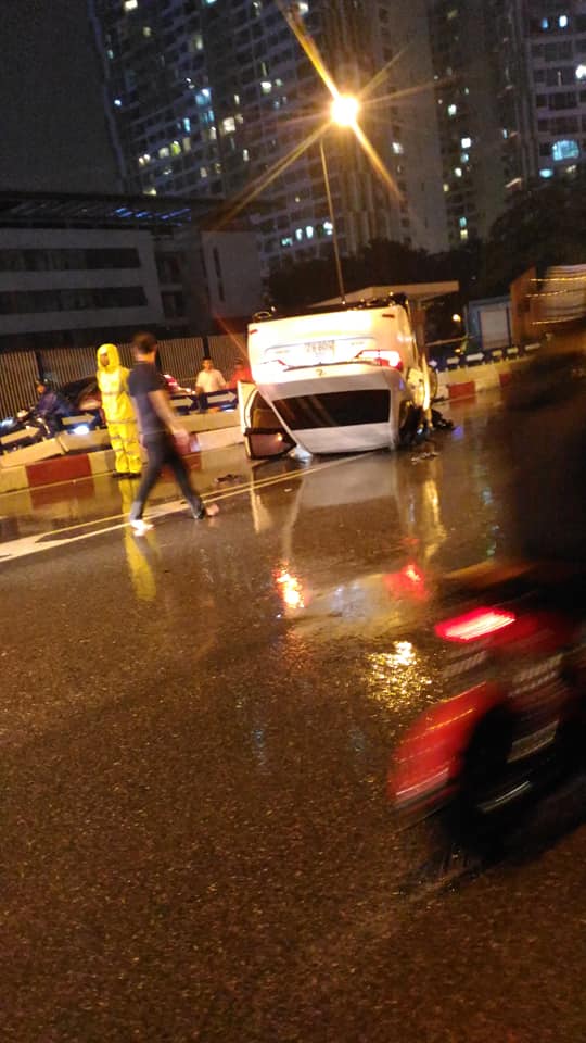 Lực lượng chức năng có mặt tại hiện trường vụ tai nạn