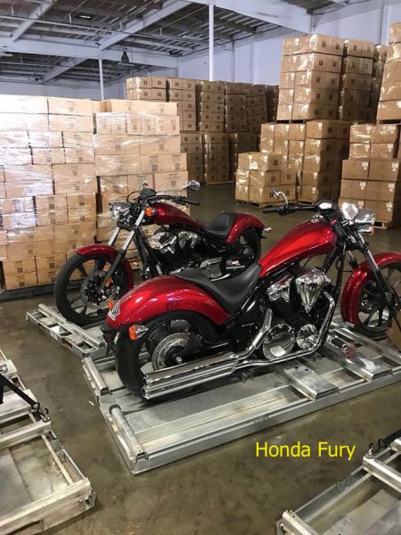 Hàng loạt mô tô nhập khẩu rục rịch cập bến Việt Nam