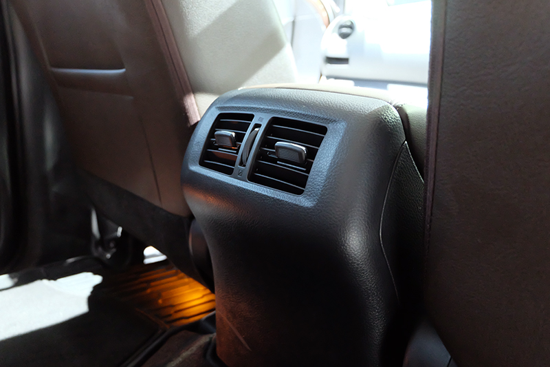 Cửa gió điều hòa hàng ghế sau của Nissan Terra 2018 Cửa gió điều hòa hàng ghế sau của Nissan Terra 2018