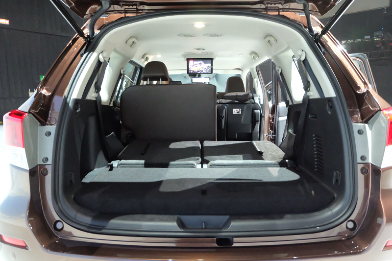 Khoang hành lý khi ghế sau gập xuống của Nissan Terra 2018 Khoang hành lý khi ghế sau gập xuống của Nissan Terra 2018