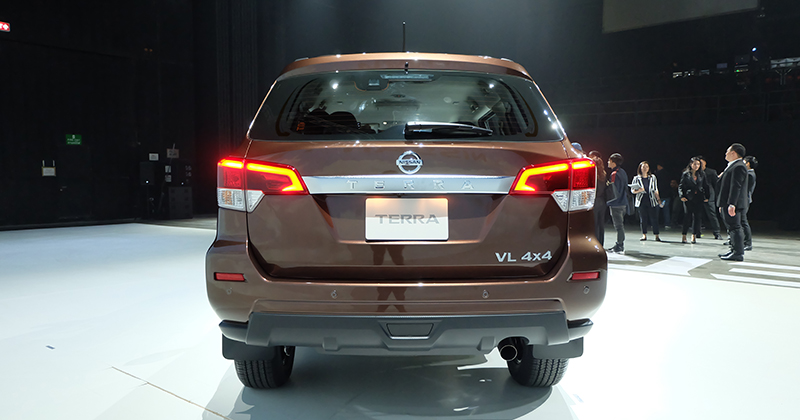 Cụm đèn hậu LED phía sau của Nissan Terra 2018 Cụm đèn hậu LED phía sau của Nissan Terra 2018