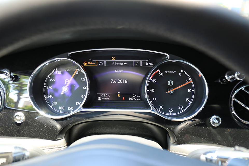 Khối động cơ V8, tăng áp kép, dung tích 6.75 lít trên Bentley Mulsanne Speed sản sinh công suất tối đa đến 530 mã lực