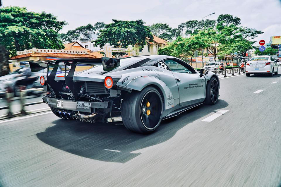 Style tháo bảo dàn áo đuôi siêu xe đang rất hot trên thế giới Style tháo bảo dàn áo đuôi siêu xe đang rất hot trên thế giới