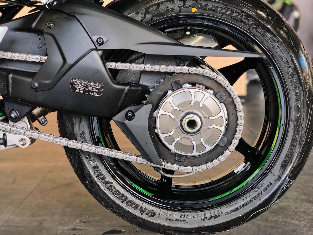 Gắp đơn sau trên Kawasaki Ninja H2 SX SE Gắp đơn sau trên Kawasaki Ninja H2 SX SE