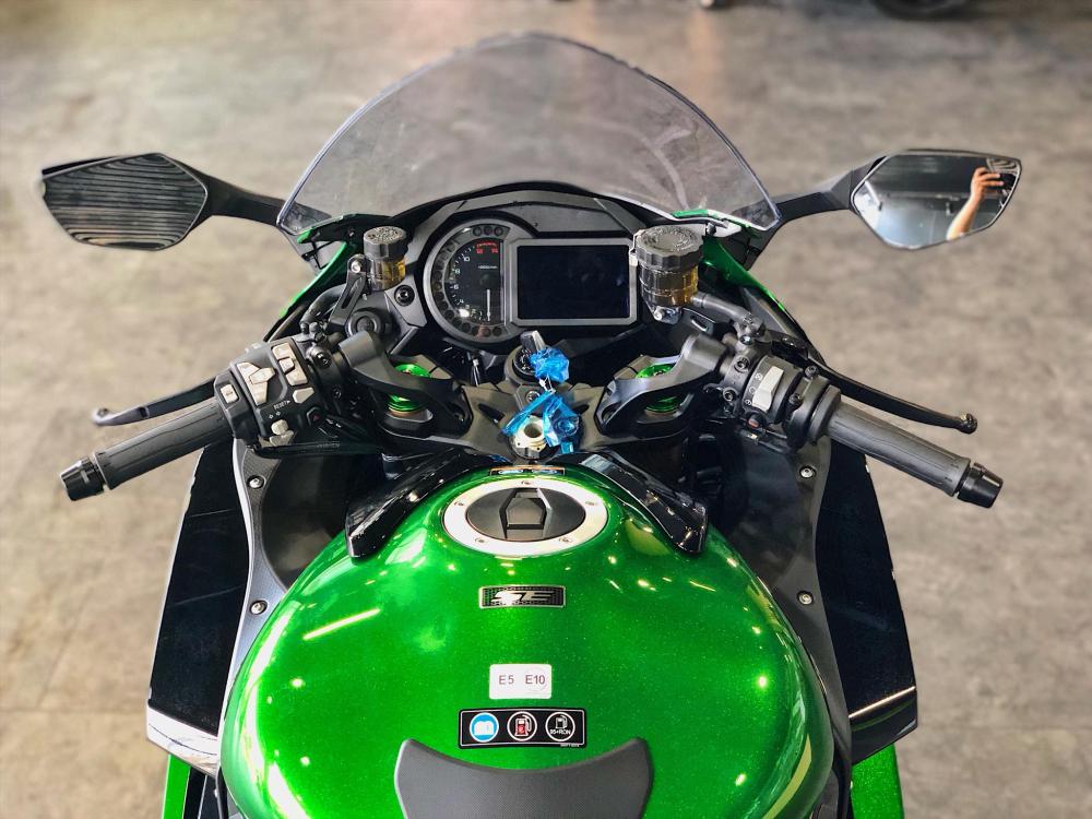 Bình xăng Kawasaki Ninja H2 SX SE Bình xăng Kawasaki Ninja H2 SX SE