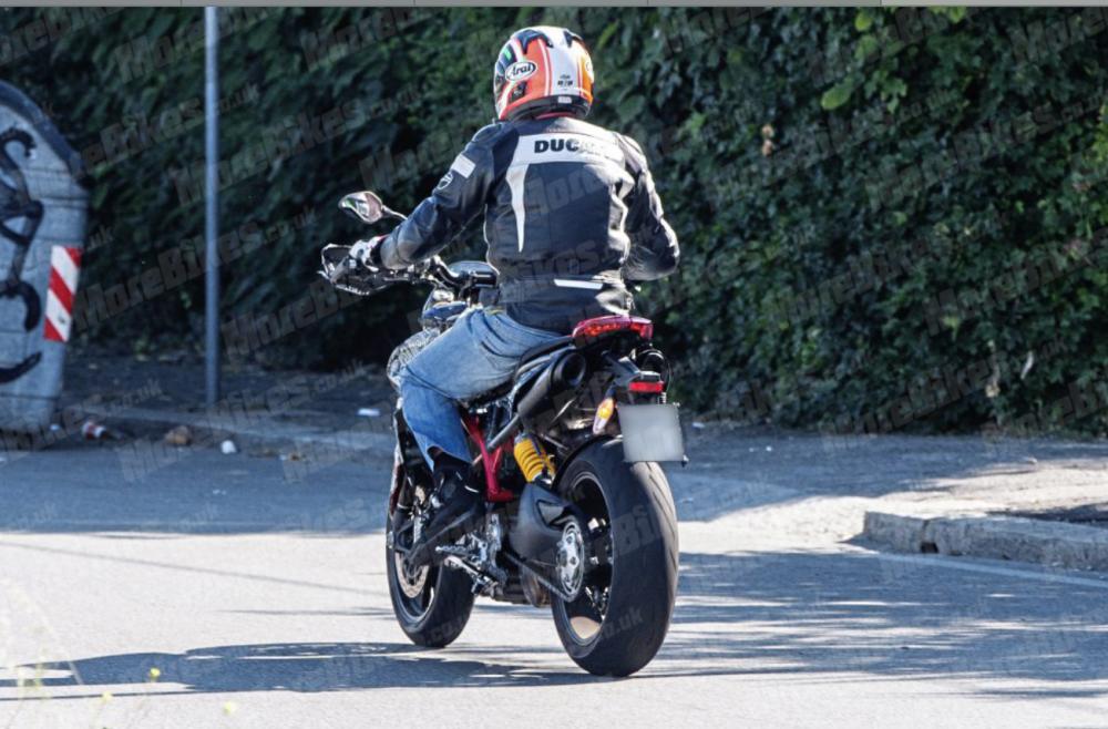 Ducati Hypermotard thế hệ mới lộ ảnh chạy thử 