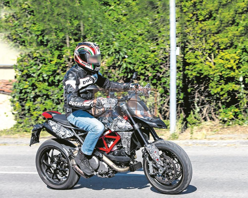 Ducati Hypermotard thế hệ mới lộ ảnh chạy thử 